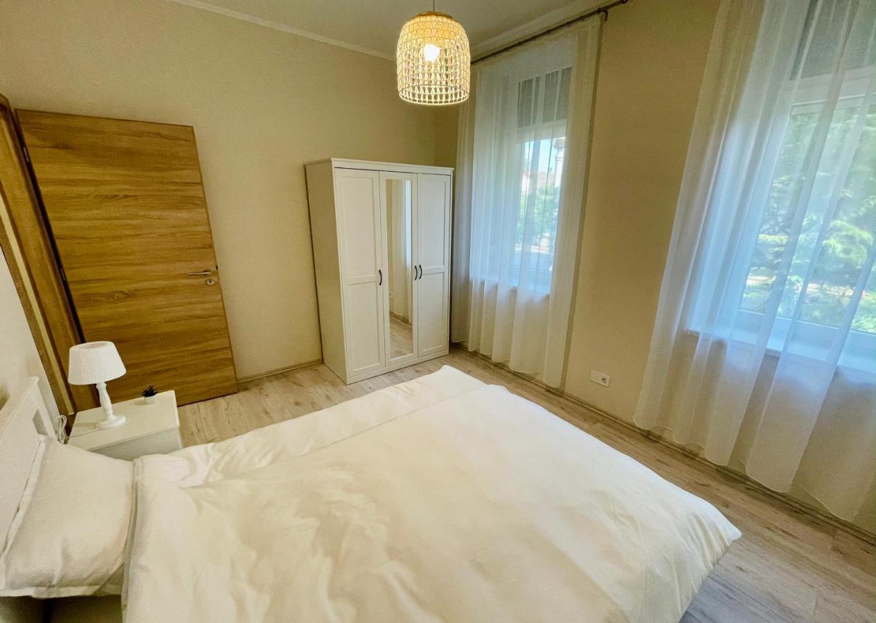 Voeroesmarty Apartmanhaz Makó Exterior foto
