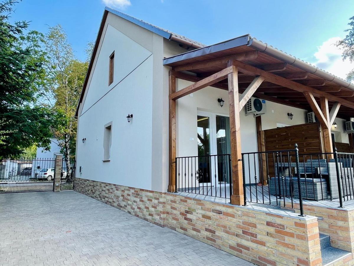 Voeroesmarty Apartmanhaz Makó Exterior foto