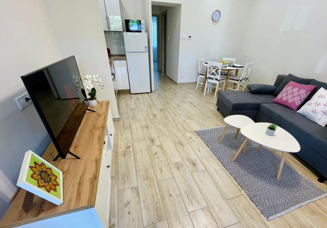 Voeroesmarty Apartmanhaz Makó Exterior foto